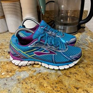 Brooks Adrenaline GTS size 7.5
